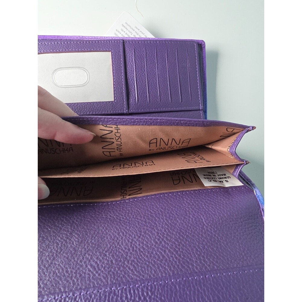 ANNA BY ANUSCHKA Hand Painted Signed Leather Trifold Wallet Peacock Feather Snap - Picture 4 of 6